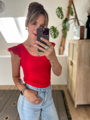 Top 13261 Broderie mouw Rood