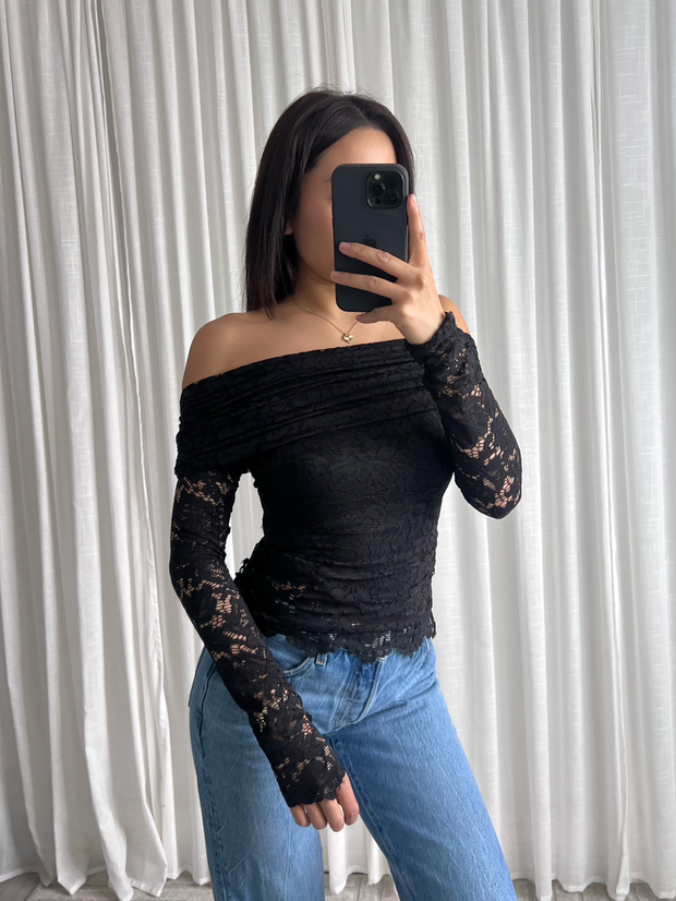 Off shoulder lace top M608