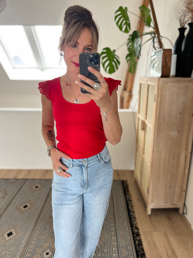 Top 13261 Broderie mouw Rood